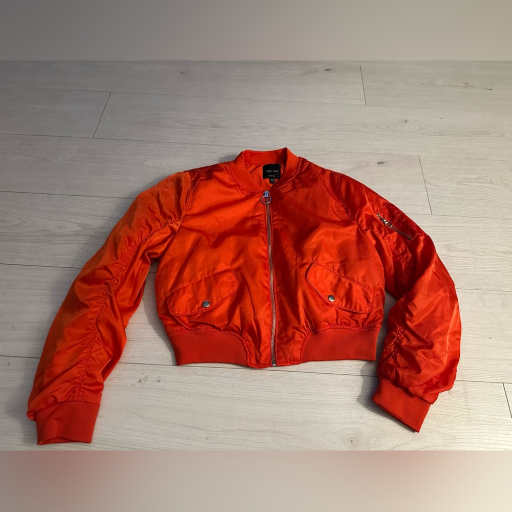 NWOT Love Tree crop bomber jacket-red
